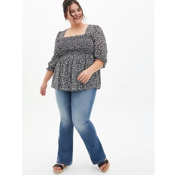 Torrid size 3 BLACK & WHITE FLORAL CHIFFON SMOCKED BABYDOLL BLOUSE - Picture 2 of 7